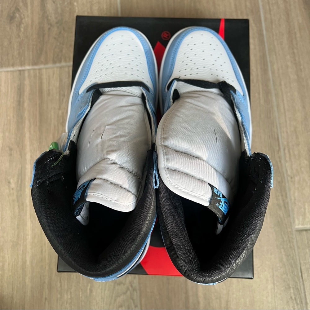 Air Jordan 1 Retro High OG - Picture 7 of 9